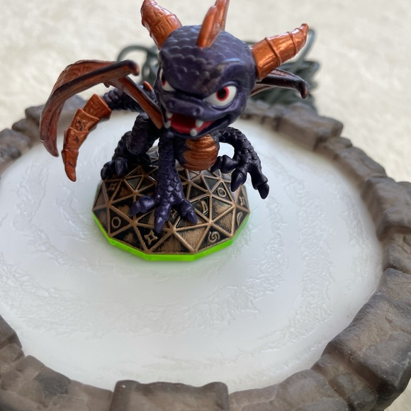 Skylander And Characters Bundle - Picture 4 of 16